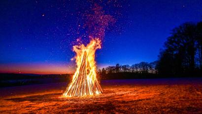 Archivbild: bsc
Bei klarer Nacht weithin sichtbar leuchten soll auch in diesem Jahr das Friedenfelser Bergfeuer.