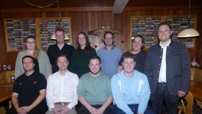 Bild: rn
In der Kandidatur der jungen Gemeindebürger sah Wahlleiter Ernst Lenk (rechts) einen Schritt gegen Politikverdrossenheit.