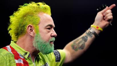 Bild: John Walton/PA Wire/dpa
Einzigartiger Auftritt: Der zweimalige Weltmeister Peter Wright. (Archivbild)