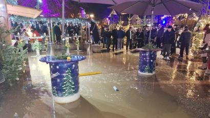 Bild: bl
Wegen eines Wasserrohrbruchs stand am Wochenende der Weihnachtsmarkt in Schwandorf unter Wasser.