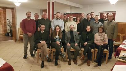 Bild: gi
Das sind die Kandidaten der CSU Moosbach bei der Nominierungsversammlung für die Kommunalwahl 2026 mit Landtagsabgeordnetem Stephan Oetzinger und den Ehrengästen.