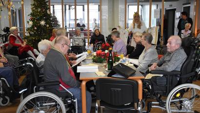 Bild: ubb
Der Auftritt des Tirschenreuther Christkinds war sehr romantisch und machte allen viel Freude.