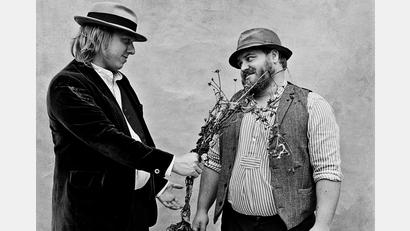 Bild: Martin Waldbauer/exb
Tom & Basti kommen mit ihrem Programm "Zeitlang" ins Musikomm nach Amberg.