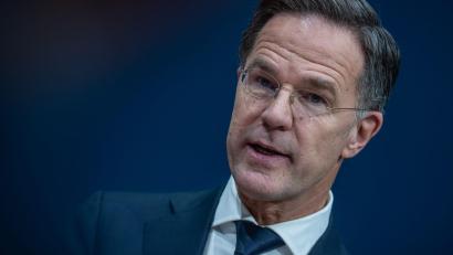 Bild: Michael Kappeler/dpa
Nato-Generalsekretär Mark Rutte sieht die Ukraine langfristig als Teil des Schutzwalls gegen Russland, auch wenn sie vorerst kein Bündnismitglied werden kann. (Archivbild)