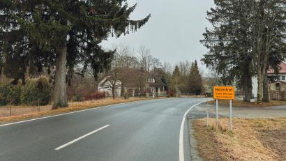 Bild: Susanne Forster
Die Ortsdurchfahrt Heimhof bei Bärnau soll erneuert werden. Ebenso ist die Erneuerung der Ortsdurchfahrt Grün bei Schwarzenbach geplant.