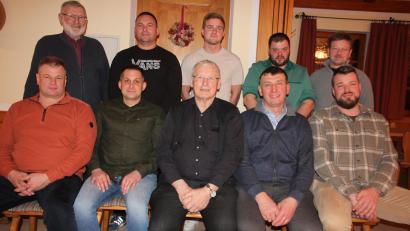 Bild: kro
Die Marktratskandidaten der "Freien Wähler der Marktgemeinde Mähring". Links stehend Alt-Bürgermeiuster Josef Schmidkonz, der als Wahlleiter fungierte.