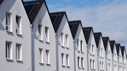 Bild: Julian Stratenschulte/dpa
Wohneigentum in Deutschland wird zunehmend teurer. (Symbolbild)