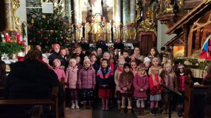 Bild: amö
Die Buben und Mädchen des Kinderchors erfreuten die Gäste besonders.