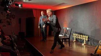 Bild: mgo
In dem knapp zweistündigen Programm spielten sich die Kabarettisten René Sydow und Christian Miedreich quer durch Deutschland und nahmen das Land und dessen Bewohner kräftig aufs Korn.