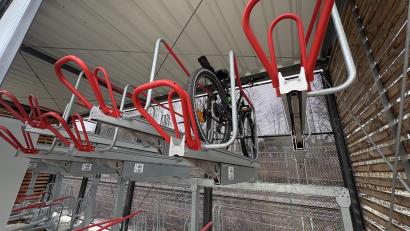 Bild: ge
Am Bahnhof gibt es im Park & Ride-Bereich auch moderne, abschließbare Fahrradboxen.