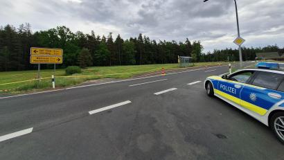 Bild: Alexandra Hautmann
In Seedorf (Marktgemeinde Schirnding) im Landkreis Wunsiedel ist es am Samstagnachmittag zu einem tödlichen Schusswechsel zwischen Bundespolizei und einem Mann gekommen.