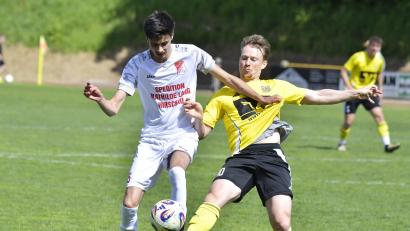 Archivbild: Hubert Ziegler
Markus Barth (links) läuft nach der Winterpause wieder für den SV Inter Bergsteig Amberg auf. Er ist nicht die einzige Verstärkung für den Abstiegskampf in der Bezirksliga Nord.