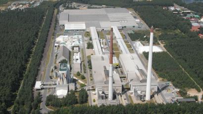 Archivbild: Michael Ascherl
Das Pilkington-Werk in Weiherhammer hat zwei Flachglas-Linien. Eine davon steht seit Juni 2024 still. Die Wiederinbetriebnahme verzögerte sich zuletzt immer wieder.