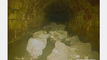 Bild: Thames Water/Press Association/dpa
Ekliger Fund: Im Londoner Kanalsystem wurde ein riesiger Fettklumpen entdeckt.