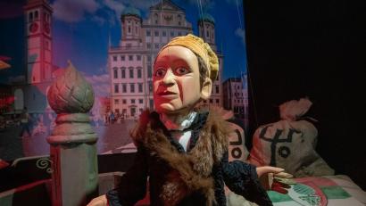 Bild: Stefan Puchner/dpa
Auch das berühmte Marionettentheater Augsburger Puppenkiste hat Jakob Fugger als Darsteller am Faden im Repertoire. (Archivbild)