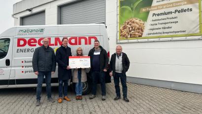 Bild: Philipp Schraml
Alfred Stich, Roland Braun, Susanne Wagner vom Hospiz, Thomas Lopatta und Karl Ruhland bei der Spendenübergabe an das Hospiz Sankt Felix in Neustadt/WN.