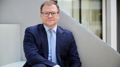 Bild: Annette Riedl/dpa
Wenn es nach Bundesumweltminister Carsten Schneider geht, bleibt die Klima-Wirkung des Heizungsgesetzes auch nach der Reform erhalten.