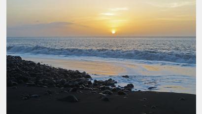 Bild: Bernadette Olderdissen/dpa-tmn
Ein junger Deutscher steht im Verdacht, seine Familie im Urlaub auf Kap Verde umgebracht zu haben.