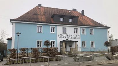 Bild: wro
Das Haus für Kinder St. Elisabeth in der Wiesauer Hauptstraße ist der älteste der beiden Kindergärten der katholischen Pfarrei St. Michael.