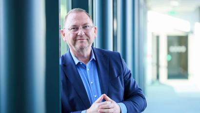 Bild: Annette Riedl/dpa
Verdi-Chef Frank Werneke tritt für ein strenges Vorgehen gegen die AfD ein. (Archivfoto)