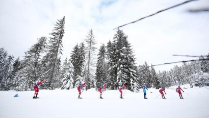 Bild: Alessandro Trovati/AP/dpa
Das deutsche Frauen-Team bei der Tour de Ski der Langläufer muss bereits den zweiten Ausfall verzeichnen. (Archivbild)