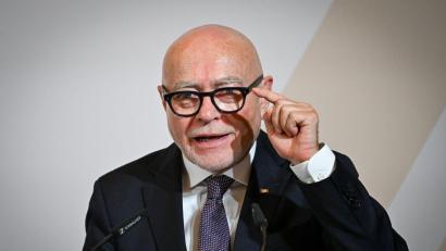 Bild: Soeren Stache/dpa
Der frühere Richter des Bundesverfassungsgerichts, Udo Di Fabio, ist derzeit noch zurückhaltend mit Blick auf ein mögliches AfD-Verbotsverfahren. (Archivfoto)