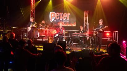 Bild: Stephan Will Photography
400 Menschen kamen und feierten zu den Cover-Songs der Band "Peter".