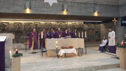 Bild: gm
Der Regensburger Bischof Rudolf Voderholzer zelebrierte anlässlich des 25-jährigen Bestehens der Bischof-Michael-Wittmann-Stiftung mit zahlreichen weiteren Geistlichen den Jubiläumsgottesdienst in St. Michael in Amberg.