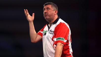 Bild: Steven Paston/PA Wire/dpa
Stichelt nach seinem WM-Aus: Mensur Suljovic.