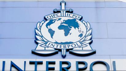 Bild: Wallace Woon/EPA FILE/dpa
Ermittlerinnen und Ermittler aus 17 Ländern arbeiteten laut Interpol zusammen, um die gefährlichsten international gesuchten Kriminellen zu identifizieren. (Symbolbild)