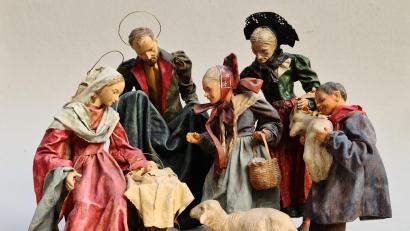 Bild: Stadt Marktredwitz
Eine große Weihnachtskrippe mit Tonfiguren in Odenwälder Tracht, von Elisabeth Murhard, Schriesheim 1955-1990.