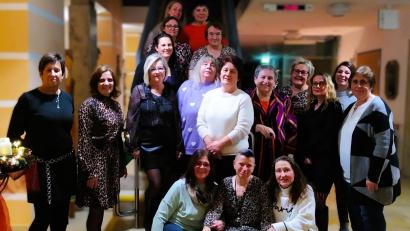 Bild: Michaela Mösbauer
Die geehrten Mitarbeiterinnen und Mitarbeiter mit Geschäftsführerin Michaela Mösbauer (Fünfte von rechts), Einrichtungsleitung Sonja Horn (Vierte von rechts) und Pflegedienstleitung Hannelore Rückerl (Zweite von links).