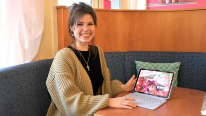 Bild: ubb
Tamara Clarke hat sehr konkrete Vorstellungen, wie ihr Leben als Künstlerin verlaufen soll. Neben der Kunst hat sie ein festes Standbein, das ihr auch finanziell Sicherheit gibt. So, sagt sie, könne sie sich gleichzeitig der Kunst widmen.