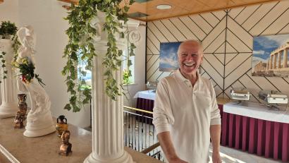 Bild: Lowak
Wenn alles nach Plan läuft, möchte Ioannis Siakkas (67) sein griechisches Lokal in den ehemaligen Räumen des Landgasthauses Gigl in Störnstein noch im November eröffnen.