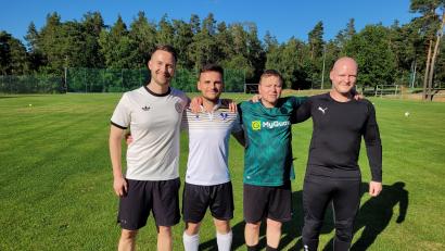 Archivbild: Manfred Rupprecht
Martin Dehling (Zweiter von rechts) bleibt Trainer beim Süd-Kreisligisten FC Edelsfeld.