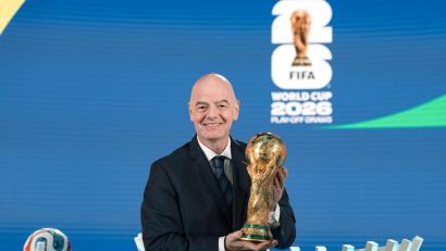 Bild: Claudio Thoma/KEYSTONE/dpa
FIFA-Präsident Gianni Infantino hat sich zu den Ticketpreisen für die WM geäußert. (Archivbild)