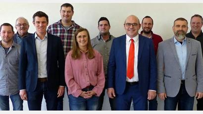 Bild: Hanna Schmid
Das sind die Kandidaten (von links): Tobias Fehlner, Gerhard Löckler, Jürgen Lautner, Andreas Lehner, Martina Schramm, Felix Ziegler, Johannes Schmid, Michael Geigenmüller, Stefan Lautner, Clemens Renner.
Nicht auf dem Bild sind die weiteren Ersatzbewerber: Andreas Dötterl und Julian Stopfer.