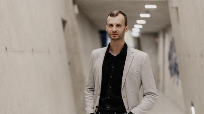 Bild: Falk Gilch
Falk Caesar Gilch aus Oberviechtach ändert seine Berufspläne und setzt ab Januar voll auf die Musik.