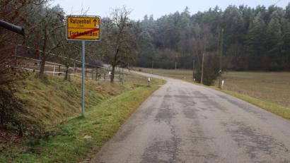 Bild: gru
Die Forstverwaltung des Freistaats Bayern hat Grundstücke an die Gemeinde Hirschbach verkauft. Die Gemeinde hat sich verpflichtet, die Grundstücke in der Ratzenhofer Straße und der Anlage Achteler Straße als öffentliche Wege zu widmen.