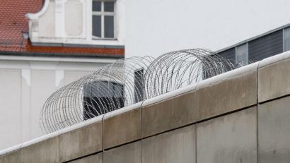 Bild: picture alliance / Armin Weigel/dpa
Wurden Handys und Drogen in die JVA Regensburg geschleust? (Archivbild)