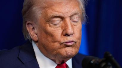 Bild: Alex Brandon/AP/dpa
Die USA haben nach Worten von US-Präsident Trump eine Anlage in Venezuela angegriffen.