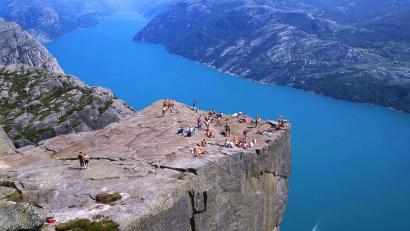 Bild: Stefan Weindl
Multivision über Norwegen im Amberger Congress Centrum. Auf dem Bild: Prekestolen ist eine natürliche Felsplattform in Ryfylke im norwegischen Fylke Rogaland und eine touristische Attraktion mit weitem Blick über den Lysefjord und angrenzende Berge. Die Größe des Felsplateaus beträgt zirka 25 mal 25 Meter.