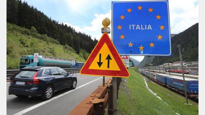 Bild: Karl-Josef Hildenbrand/dpa/dpa-tmn
Die Tarife steigen bei fast allen Autobahnmauten in Italien um durchschnittlich 1,5 Prozent. (Symbolfoto)