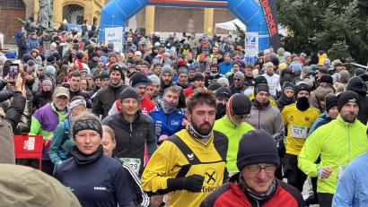 Bild: Hubert Ziegler
Und los geht's! Beim Silvesterlauf in Amberg wurden am Mittwoch die letzten Runden des Jahres gedreht.