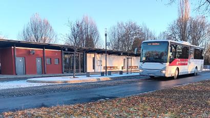 Bild: as
Der Bus von Tirschenreuth nach Weiden und umgekehrt fährt auch in Ferienzeiten. Der zentrale Busbahnhof Tirschenreuth ist eine feste Haltestelle.
