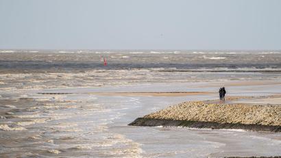Bild: Mohssen Assanimoghaddam/dpa
Wissenschaftler gehen davon aus, dass der Meeresspiegel in der Nordsee bis 2100 zwischen 30 und 120 Zentimeter steigen wird. (Archivbild)