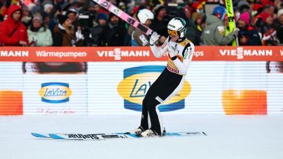 Bild: Daniel Karmann/dpa
Siegt souverän in Garmisch: Domen Prevc.