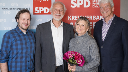 Bild: Günther Amann
Daniel Reichenberger (Ortsvereinsvorsitzender, von links), Norbert Mitlmeier (Bürgermeisterkandidat), Petra Mitlmeier, und Michael Rischke (stellvertretender Landrat).