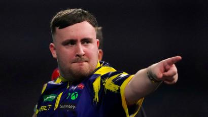 Bild: Dave Shopland/AP/dpa
Luke Littler steht erneut im WM-Finale