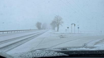 Bild: Gabi Schönberger
Starker Schneefall und glatte Straßen führten in Weiden und im Landkreis Neustadt/WN vereinzelt zu Unfällen.